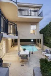 4 Maxwell Court, Toorak, Vic 3142-Image