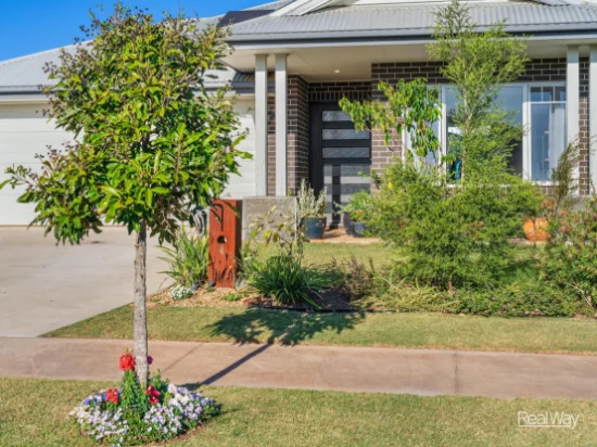 4 McBurnie Avenue, Highfields, Qld 4352