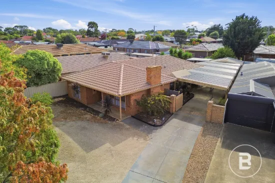 4 Molga Close, Kurunjang, Vic 3337