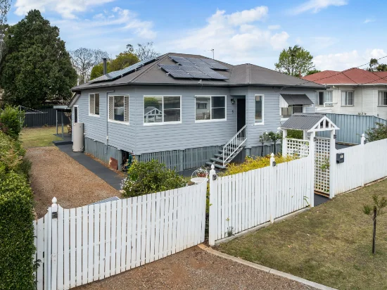 4 Monash Street, Newtown, Qld 4350
