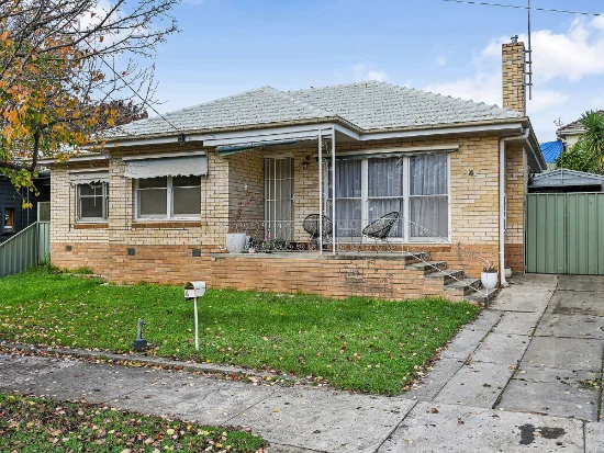 4 Montgomery Cres, White Hills, Vic 3550