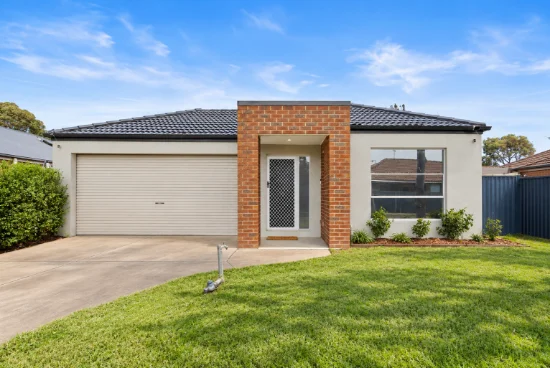 4 Paperbark Drive, Pakenham, Vic 3810