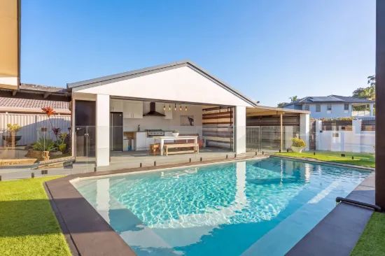 4 Pipit Parade, Burleigh Waters, Qld 4220
