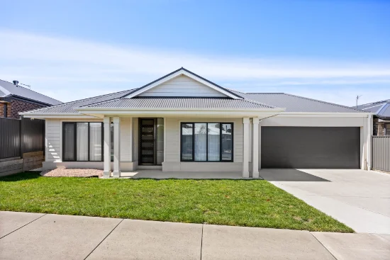 4 Savannah Court, Delacombe, Vic 3356 - For Rent