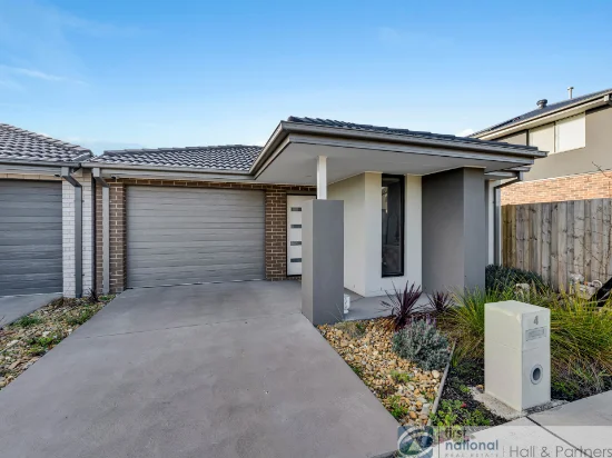 4 Semilla Street, Clyde North, Vic 3978 - For Rent