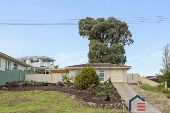 4 Solander Rd, Hillarys, WA 6025