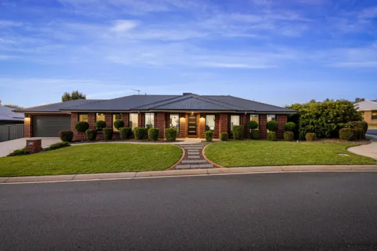 4 Songlark Crescent, Thurgoona, NSW 2640