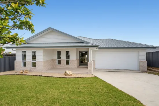 4 St John Terrace, Lake Cathie, NSW 2445