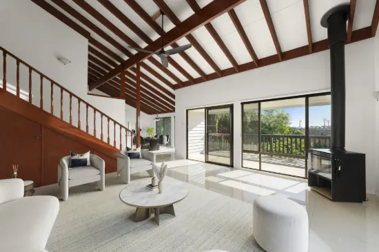 4 Summit Crescent, Carrara, Qld 4211
