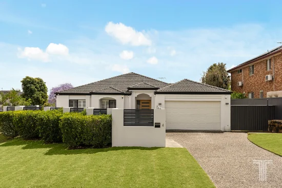 4 Sumner Place, Carindale, Qld 4152