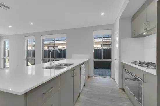 4 Swanzey Grove, Wellard, WA 6170