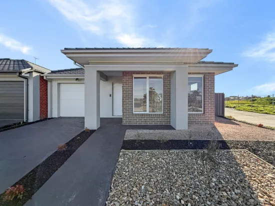 4 Talc St, Cranbourne East, Vic 3977