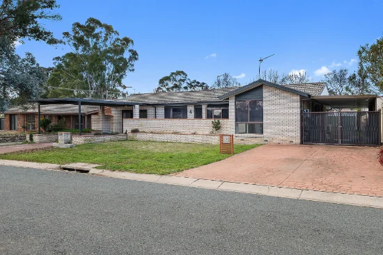 4 Twine Place, Monash, ACT 2904