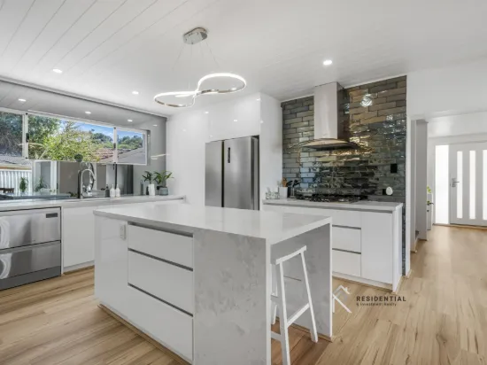 4 Weeroo Place, Stirling, WA 6021