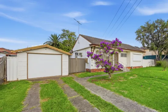 4 Weir Crescent, Lurnea, NSW 2170