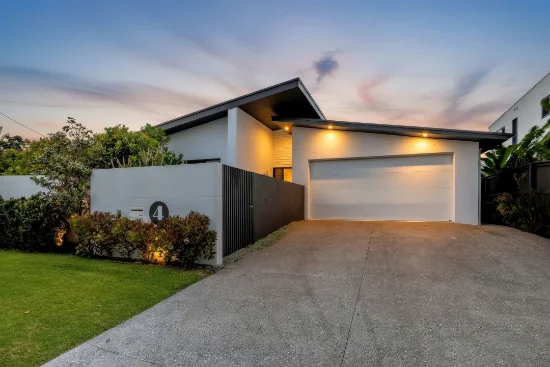 4 Wiluna Street, Warana, Qld 4575