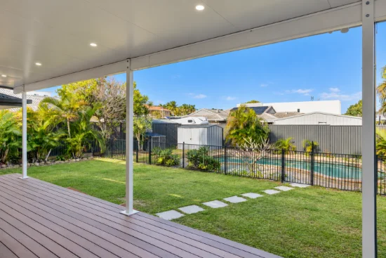 4 Yerrecoin Place, Burleigh Waters, Qld 4220 - For Rent