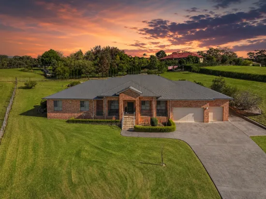 4 Yewens Circuit, Grasmere, NSW 2570
