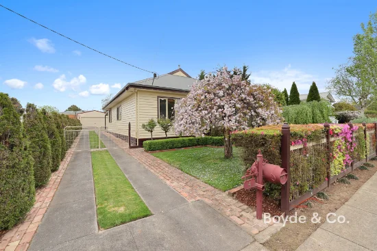 4 Young Street, Drouin, Vic 3818