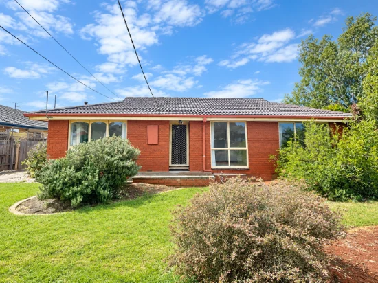 40 Bennett Street, Melton South, Vic 3338 - For Rent