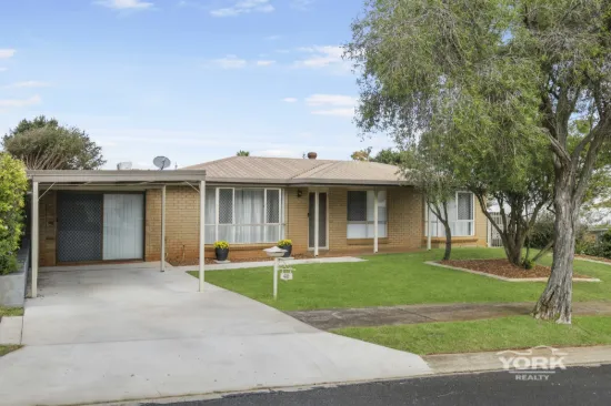 40 Blue Gum Drive, Newtown, Qld 4350