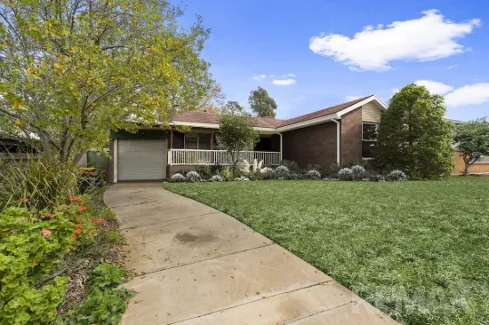 40 Fairbairn Crescent, Kooringal, NSW 2650