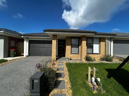 40 OCTAGONAL STREET, Cranbourne East, Vic 3977