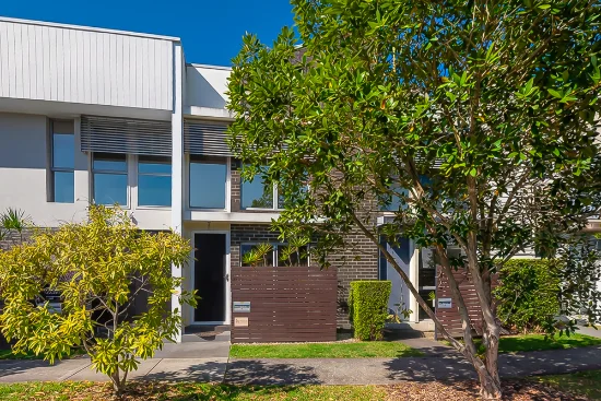40 South Bay Drive, Varsity Lakes, Qld 4227