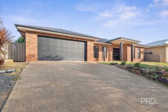 40 Yarrawah Cres, Bourkelands, NSW 2650