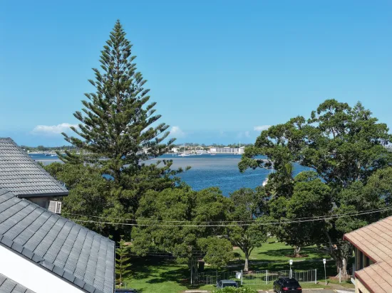 41 Frank Street, Labrador, Qld 4215-Image