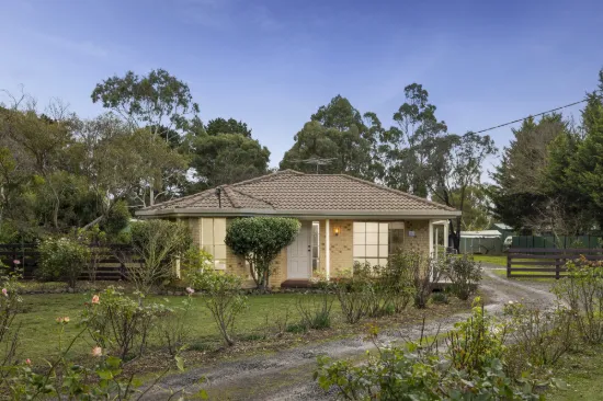 41 White Avenue, Romsey, Vic 3434
