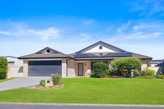 42 Abel Tasman Drive, Lake Cathie, NSW 2445
