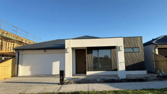 42 Belvedere Circuit, Donnybrook, Vic 3064