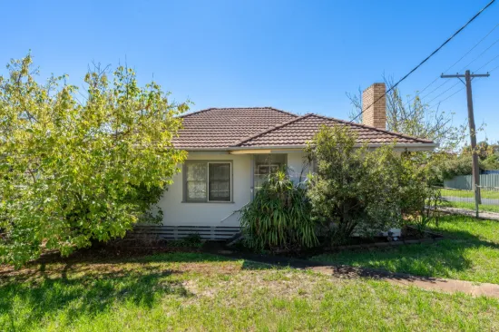 42 Chisholm Crescent, Seymour, Vic 3660