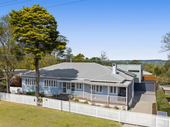 42 Jellicoe Street, Mount Lofty, Qld 4350