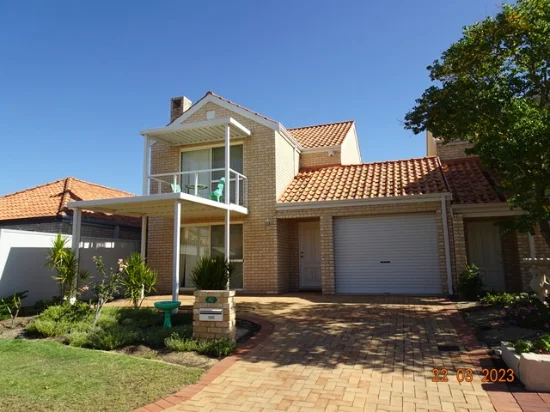 42 Lakefront Circle, The Vines, WA 6069