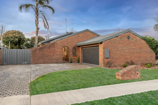 42 Langstaffe Drive, Wendouree, Vic 3355