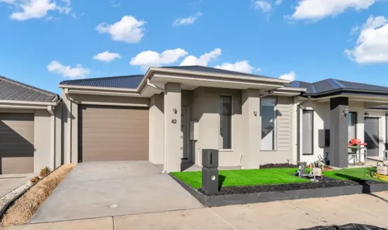42 Palmdale Crescent, Mambourin VIC 3024-Image