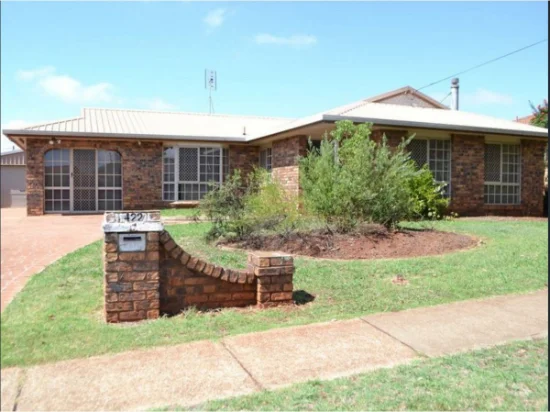 422 Stenner Street, Kearneys Spring, Qld 4350