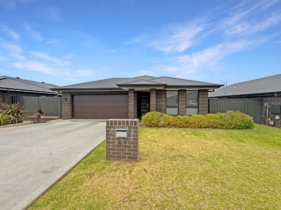 43 Bradford Circuit, Dubbo NSW 2830 - For Rent