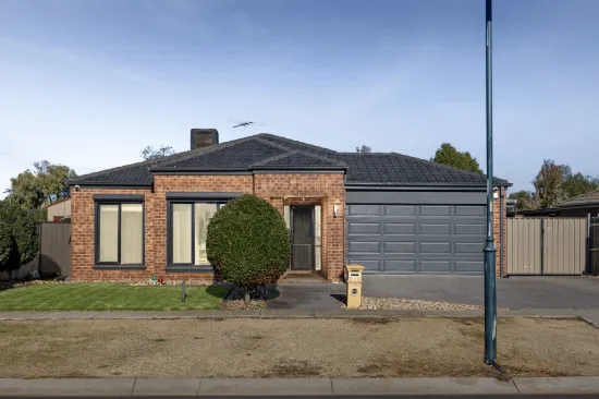 43 Dalray Crescent, Kurunjang, Vic 3337