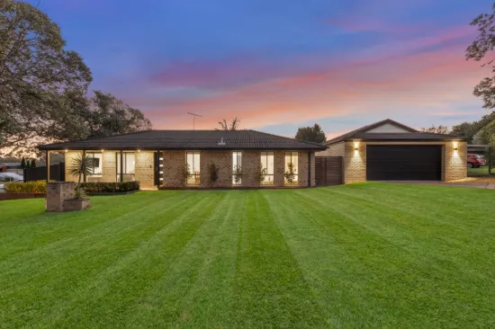 43 Leigh Drive, Pakenham, Vic 3810