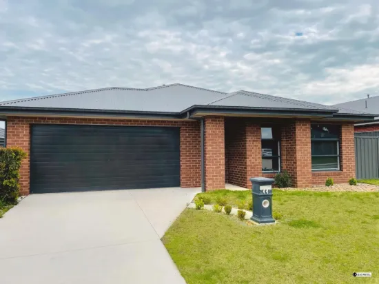 44 McLaren Boulevard, Thurgoona, NSW 2640