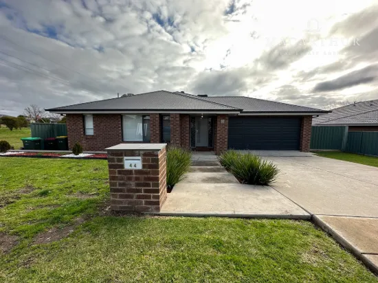 44 Melaleuca Drive, Forest Hill, NSW 2651