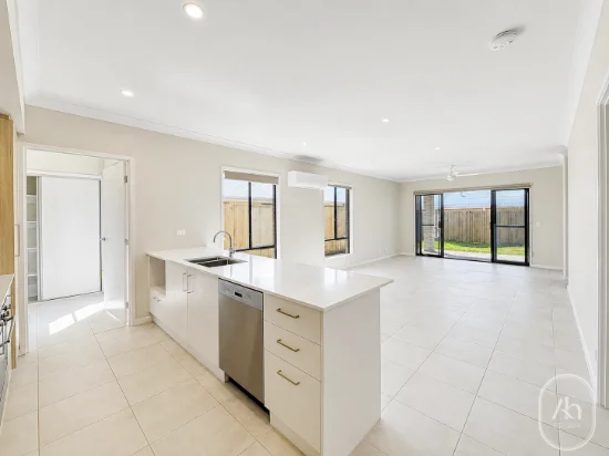 45 Ferris Avenue, Park Ridge, Qld 4125 - For Rent