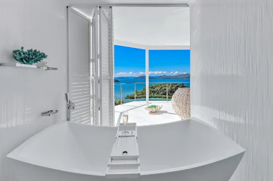 45 Harbour Avenue, Shute Harbour, Qld 4802