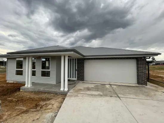 45 Morris Crescent, Thirlmere, NSW 2572