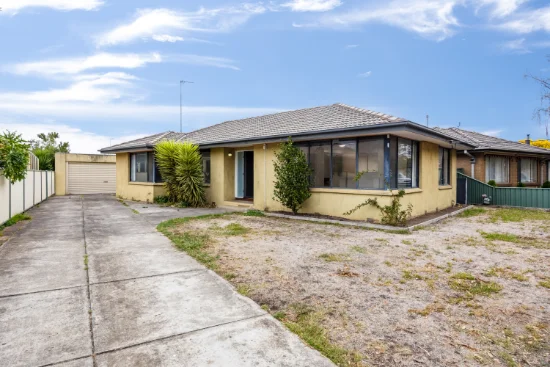 45 Whitelaw Ave, Delacombe, Vic 3356 - For Rent