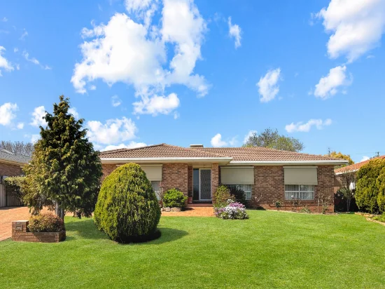 46 Pineview Circuit, Young, NSW 2594