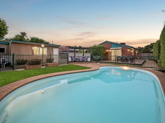 48 Lyrebird Drive, Carrum Downs, Vic 3201